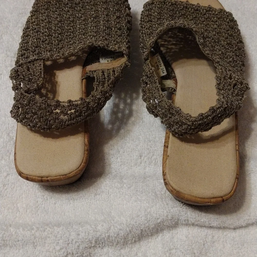 Vintage, Avon Women's crocheted slingback sandals in Brown. - Picture 6 of 8